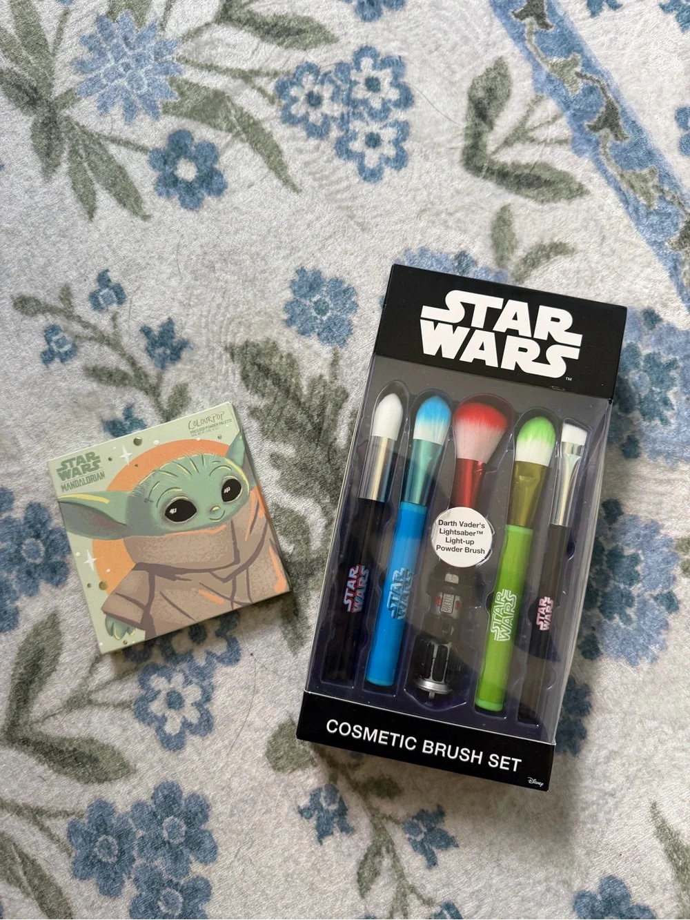 Star Wars Makeup Brush Set with Grogu Compact —  color pop eyeshadow set nwt